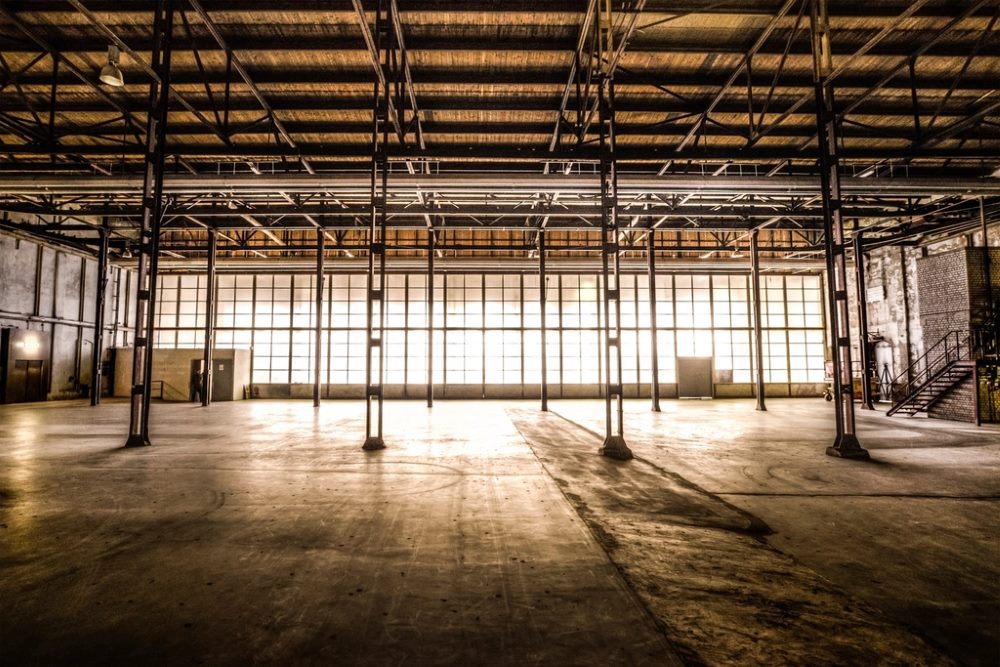 Industrial factory floor area suitable for heavy-duty coating systems